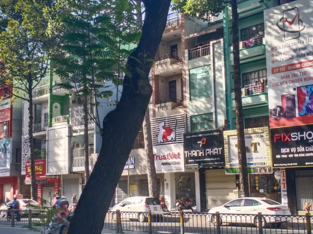 Nhà mặt phố tại đường Trần Minh Quyền, quận 10 có giá bán bao nhiêu?