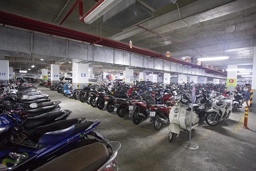 Có đủ chỗ đậu ôtô và xe máy chung cư Oriental Plaza Quận Tân Phú không?