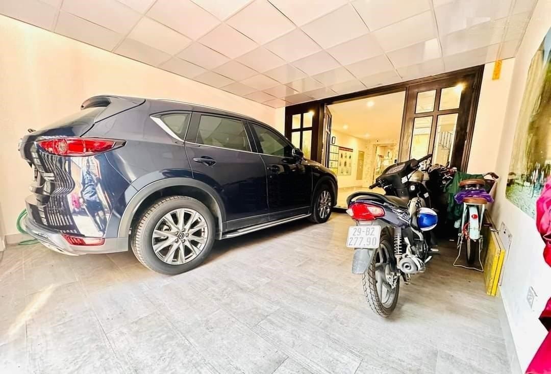Nhà riêng ô tô vào được quận Hoàn Kiếm đang có giá bán bao nhiêu?