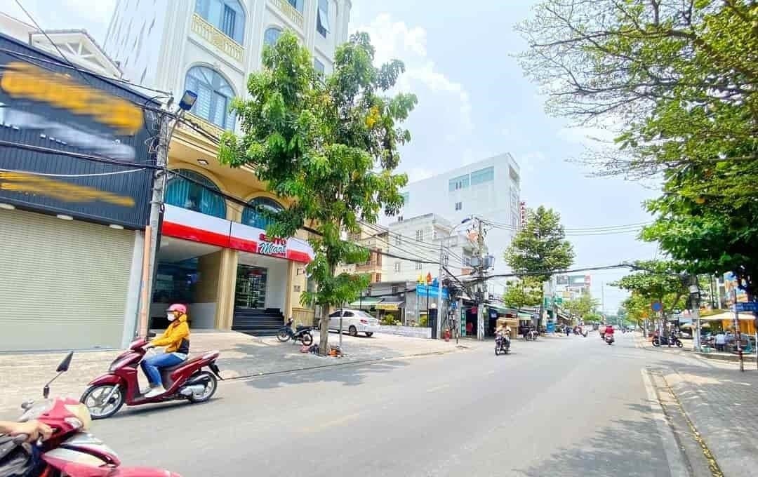 Giá bán nhà riêng đường Lâm Văn Bền, Quận 7, TP. HCM hiện tại là bao nhiêu?