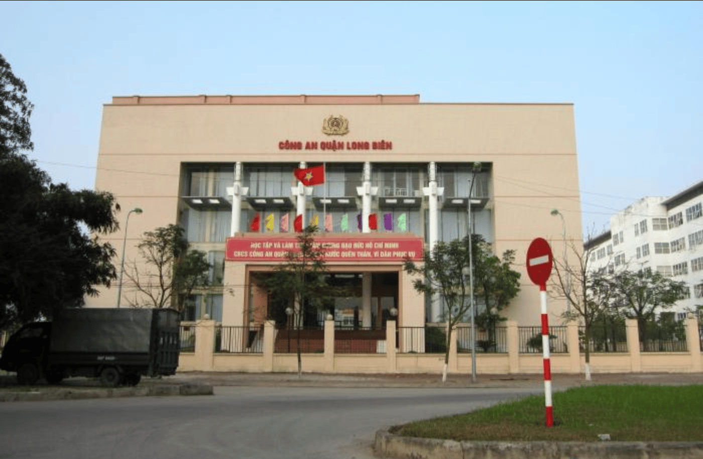 Địa điểm tiến hành thủ tục nhập khẩu với hộ gia đình mua nhà đất tại phố Huỳnh Văn Nghệ, quận Long Biên