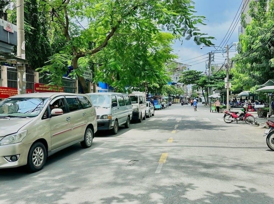 Địa điểm làm thủ tục nhập khẩu đối với hộ gia đình mua nhà đất tại đường Nguyễn Giản Thanh, quận 10