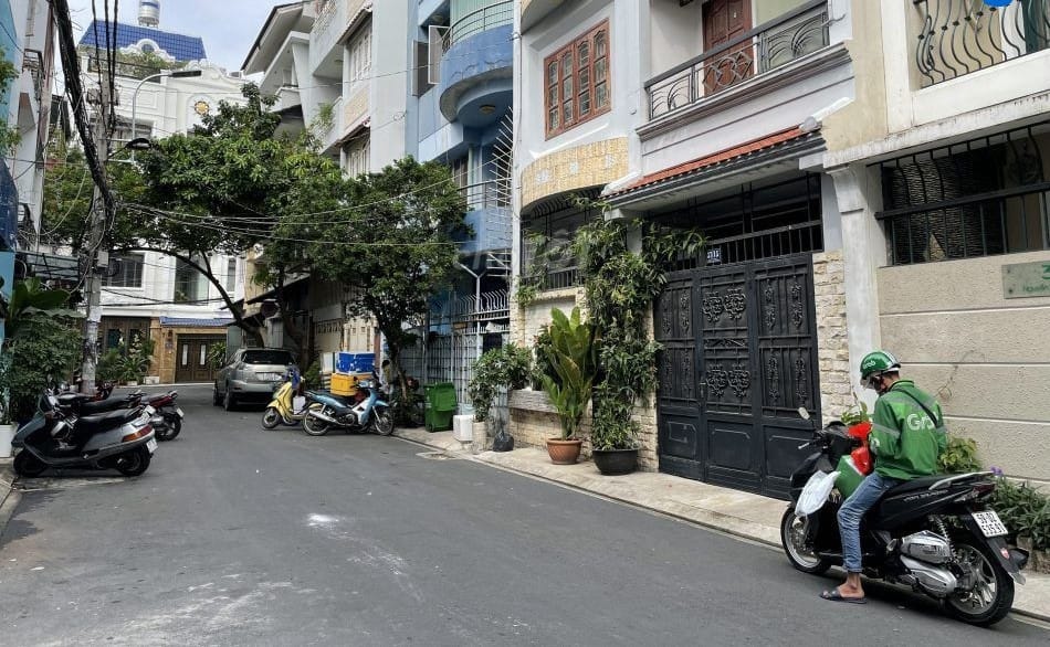 Nhà mặt phố tại đường Khuông Việt, quận 11 có giá bán bao nhiêu?
