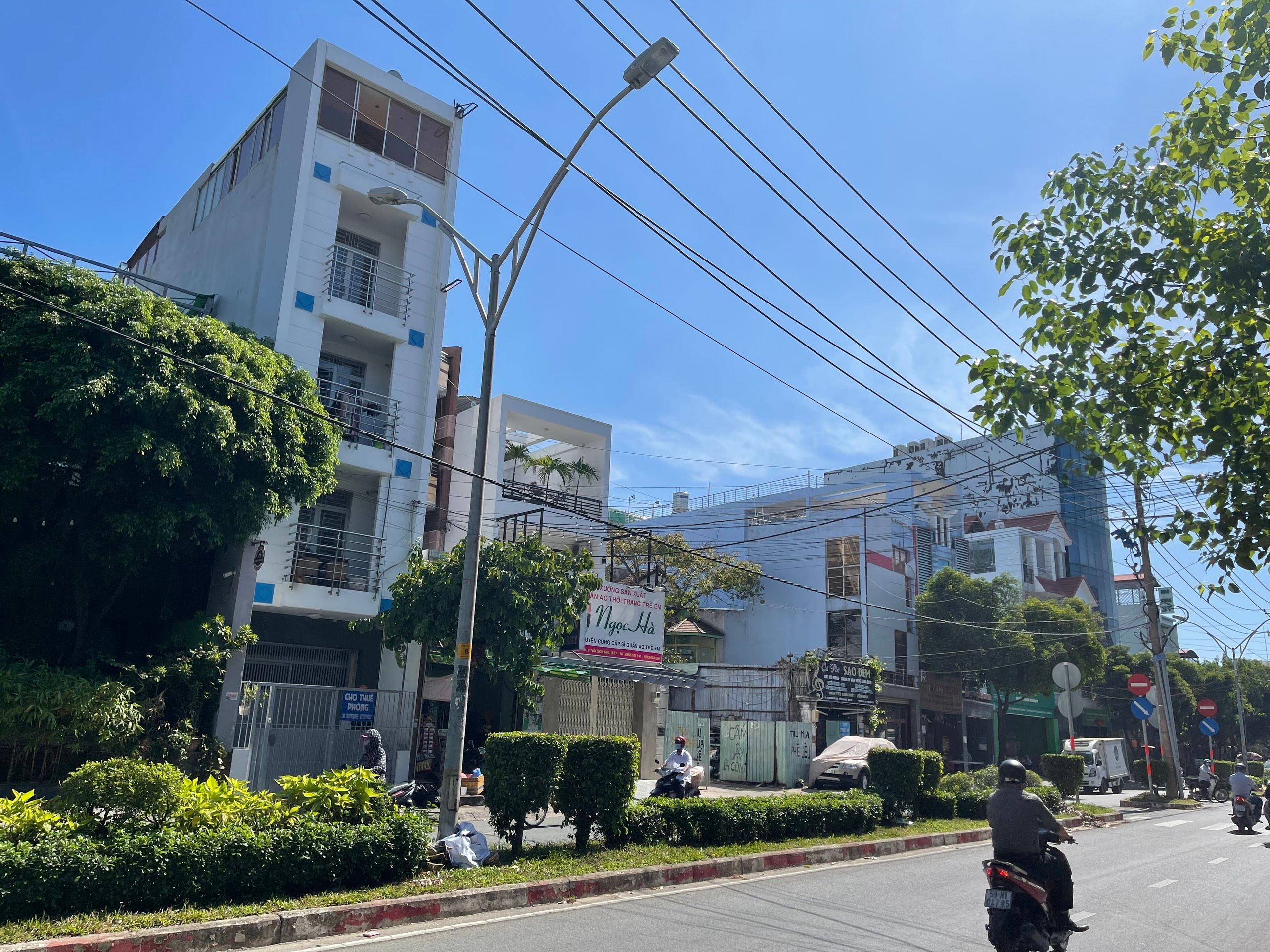 Giá bán nhà riêng, nguyên căn đường Nguyễn Cửu Đàm, Quận Tân Phú hiện tại là bao nhiêu?
