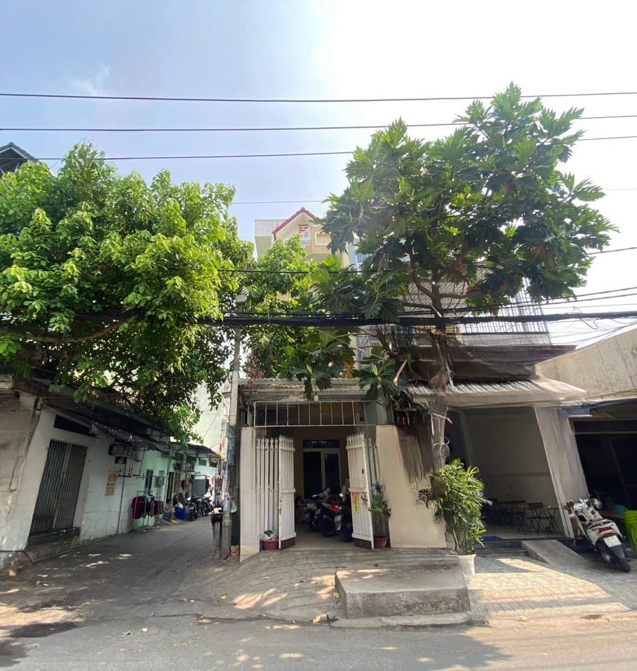 Nhà mặt phố tại đường Miếu Gò Xoài, quận Bình Tân có giá bán bao nhiêu?
