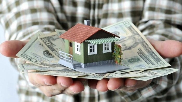 Thu nhập 50 triệu/tháng, nên bán nhà nhỏ và vay thêm mua nhà to hay không?
