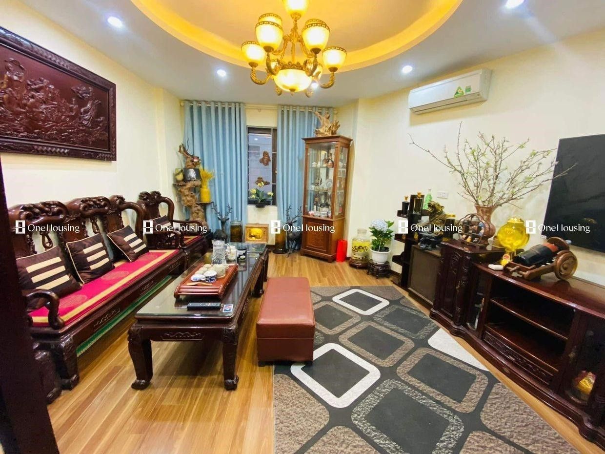 Nhà mặt ngõ 5 tầng cách đường Dương Văn Bé quận Hai Bà Trưng giá bao nhiêu?