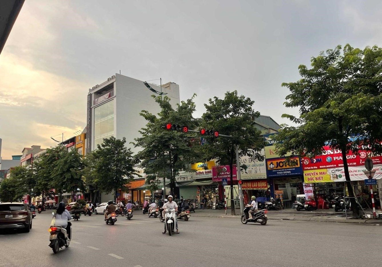 Địa điểm tiến hành thủ tục nhập khẩu với hộ gia đình mua nhà đất tại đường Phạm Văn Đồng, quận Cầu Giấy