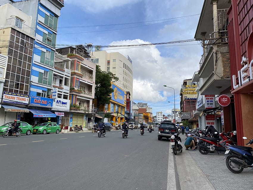 Nhà mặt phố đường Nguyễn Văn Cừ, Quận 5 hiện có giá bao nhiêu?