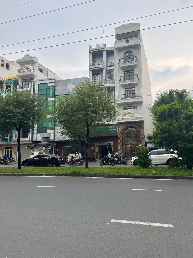 Nhà mặt phố đường Hồng Bàng, quận 6 hiện có giá bao nhiêu?