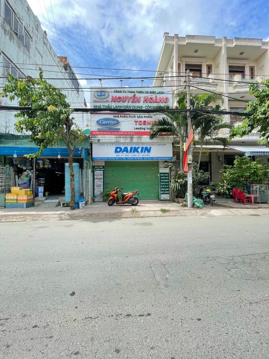 Nhà mặt phố đường Nguyễn Văn Quỳ, Quận 7 hiện có giá bao nhiêu?