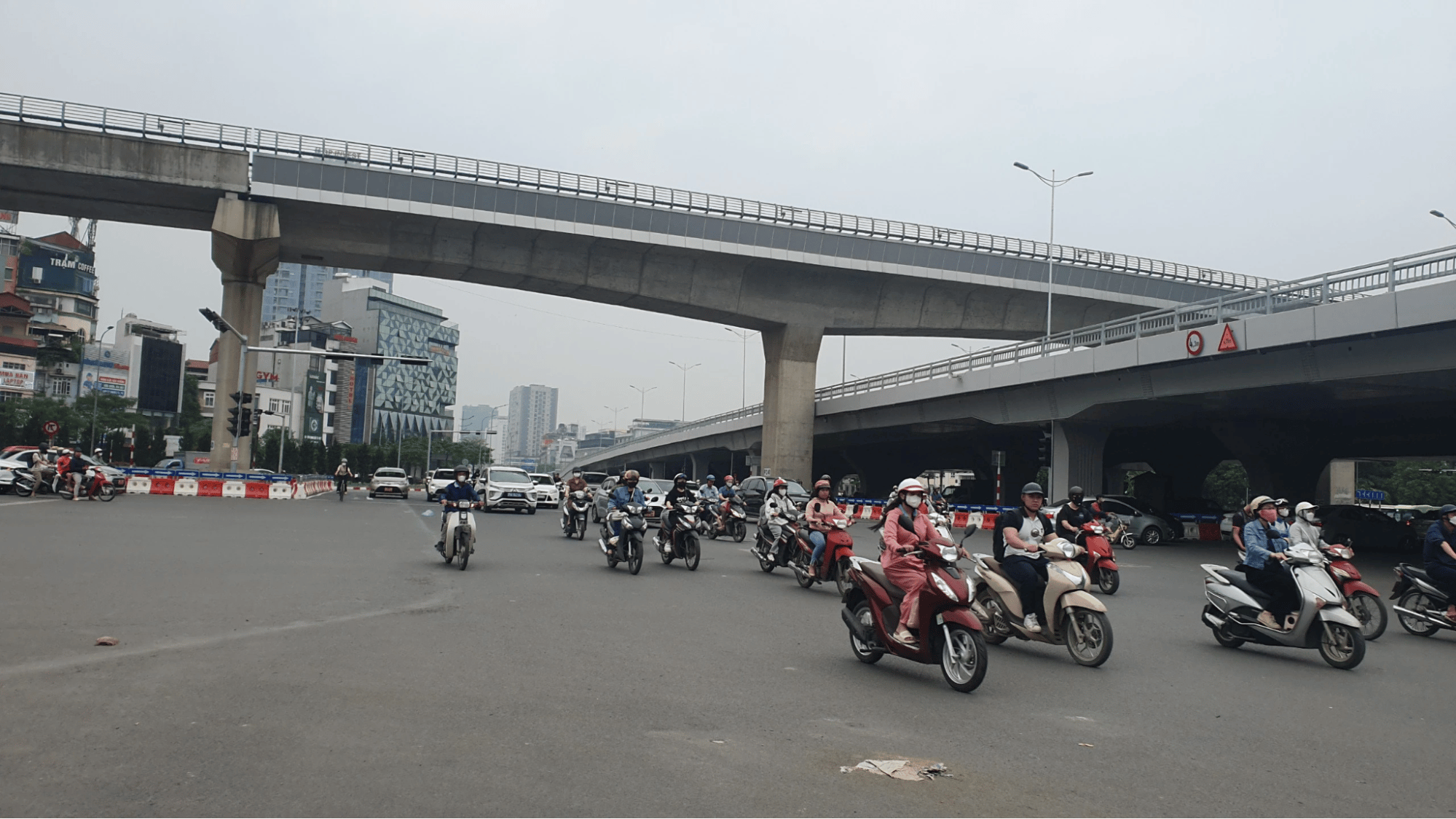 Giá nhà Hà Nội sẽ thay đổi ra sao khi cầu vượt Mai Dịch được thông xe?