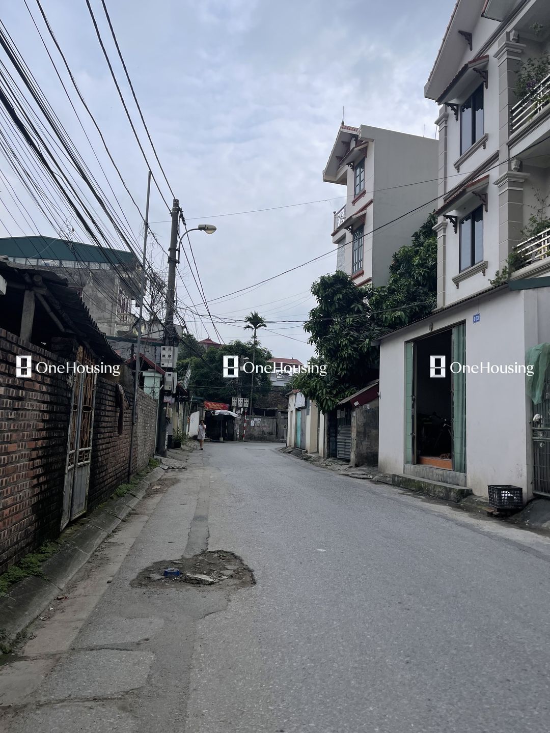 Nhà mặt ngõ diện tích 80m2 - 100m2 cách đường Nguyễn Văn Linh quận Long Biên giá bao nhiêu?