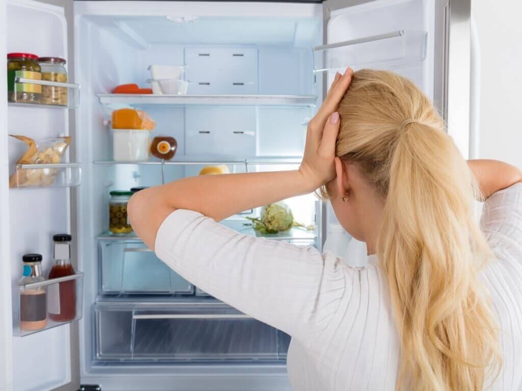 Tủ lạnh không còn mùi nhờ áp dụng 5 cách khử mùi hiệu quả này