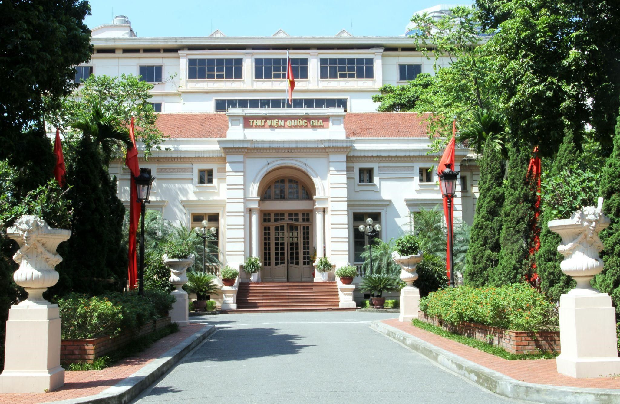 Cách di chuyển nhanh nhất từ Vinhomes Smart City đến Thư viện Quốc gia Việt Nam