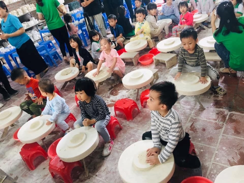 Khám phá làng gốm Bát Tràng - Nơi trải nghiệm gần Hà Nội cho trẻ nhỏ ngày hè