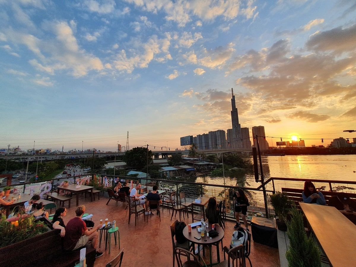 Trải nghiệm những quán cà phê rooftop cực chất gần Masteri Thảo Điền