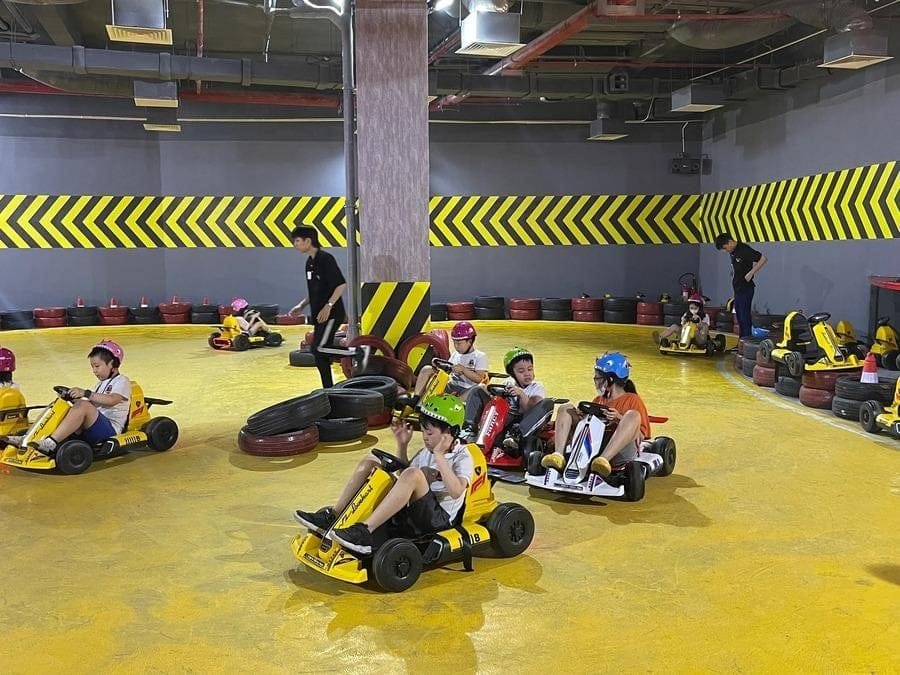 Trường đua F1 mini Vincom Mega Mall Smart City - điểm đến lý tưởng cho những bạn trẻ đam mê tốc độ