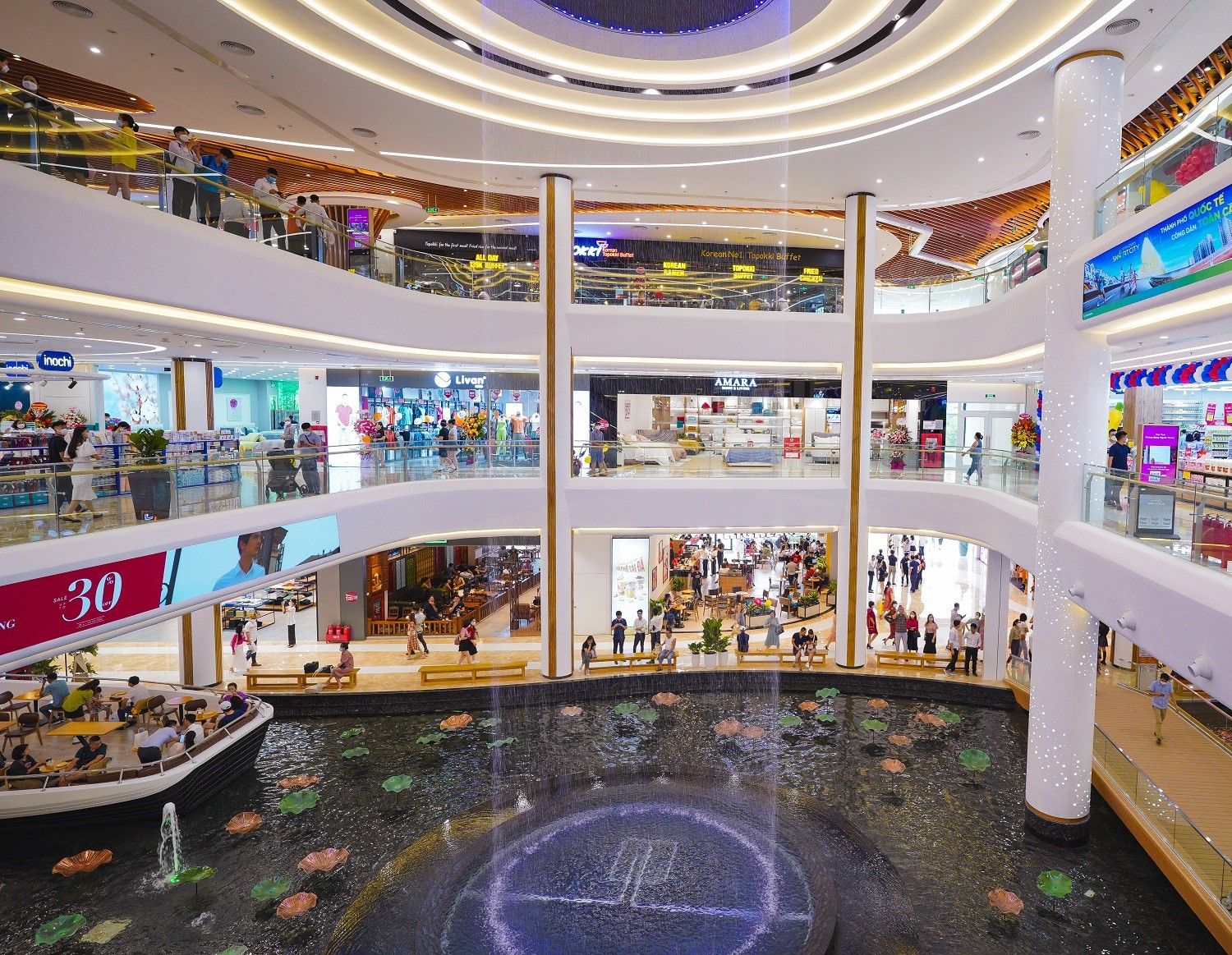 Đưa cả gia đình đến Vincom Mega Mall Smart City ăn gì thì hợp lý?