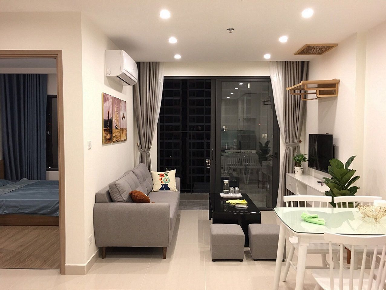 Gia đình nhỏ chọn căn hộ 2 phòng ngủ Vinhomes Smart City vừa xinh, đủ nội thất